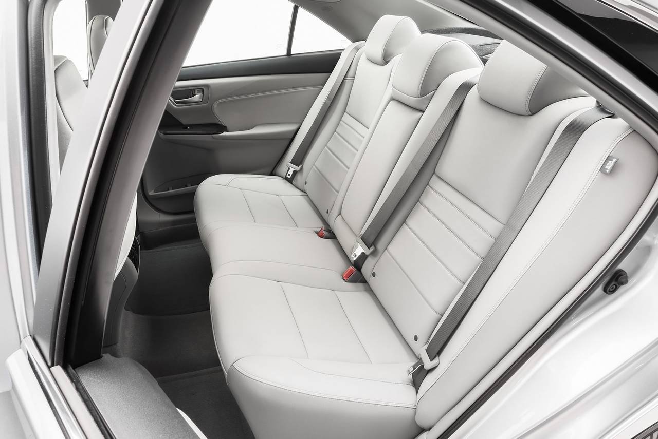 2016_toyota_camry_sedan_xle_ri_oem_1_1280x855