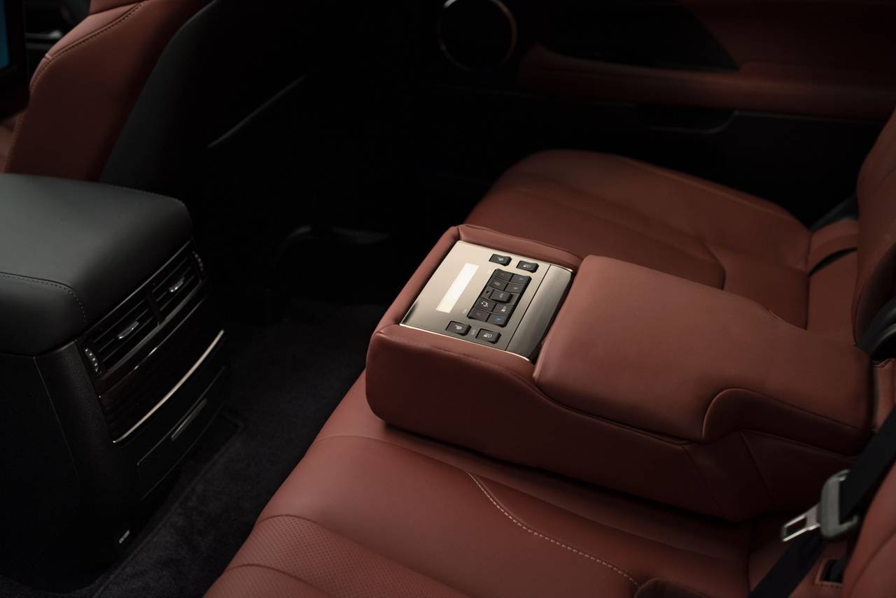 2018_lexus_lx-570_4dr-suv_three-row_detail_oem_1_1280x855